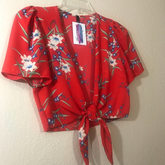 Red Floral Two Piece Crop Top and Shorts Set - Picture 6 of 8